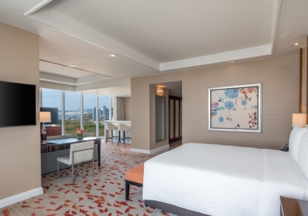 Corner Grand King Bay View