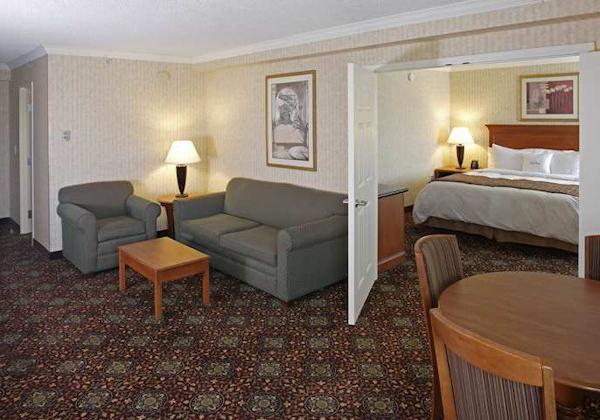 1KING BED 2ROOM SUITE NONSMK W/ SOFABED