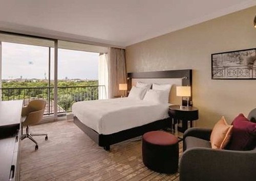 QUEEN HILTON GUEST ROOM