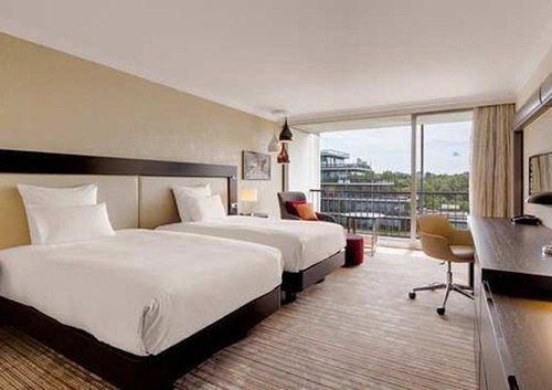 TWIN HILTON DELUXE ROOM