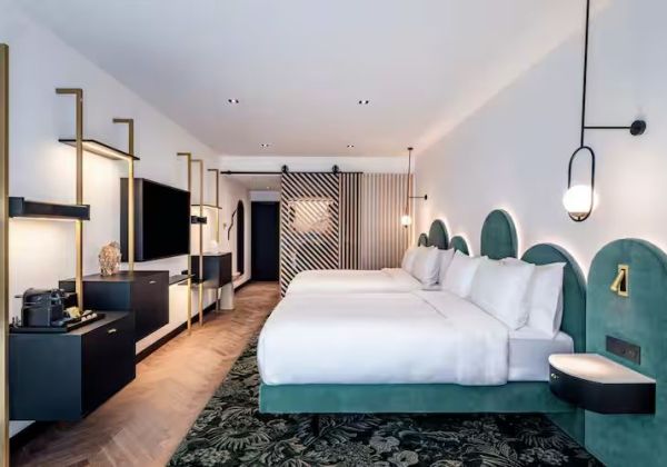 Two Queen Beds Family