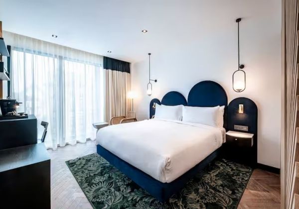 King Guest Room with City View