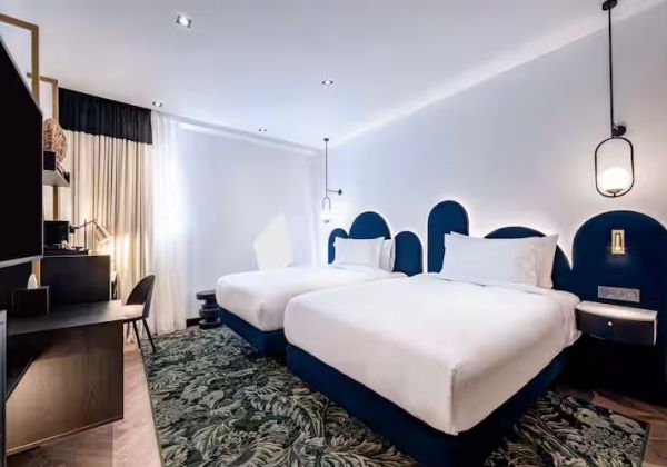 Twin Guest Room with City View