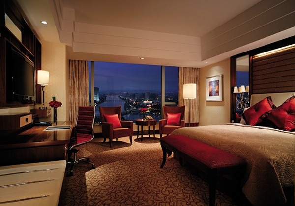 Horizon Club Room River View