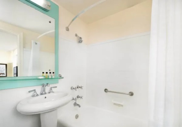 Guest Room Bathroom
