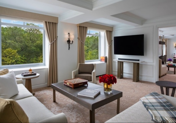 The Artist's Gate Suite, Club lounge acc