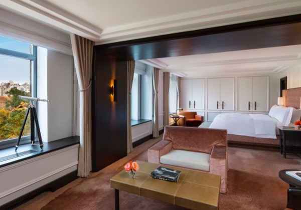 The Presidential Suite, Club lounge acce