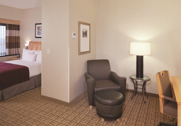 1 QUEEN BED JUNIOR SUITE