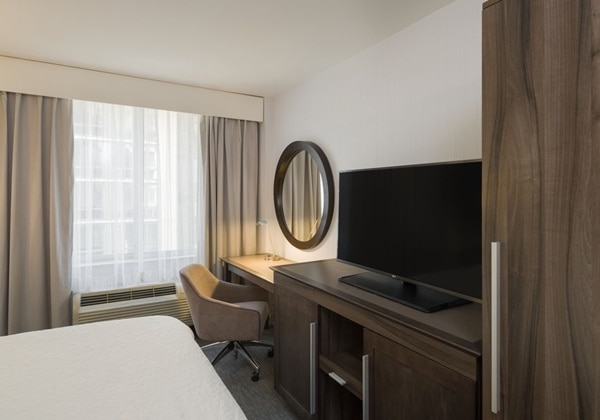 1 King Bed High Floor W/ Fridge