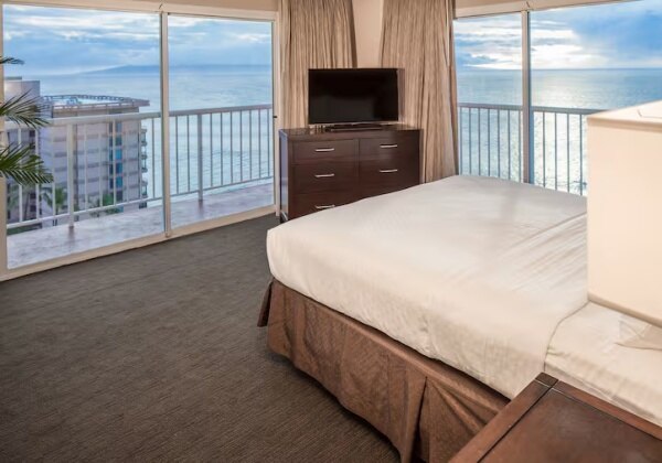 1 BDRM PANORAMIC OCN VW KG