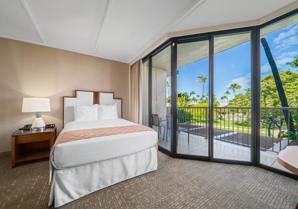 Premium Courtyard View 1 King Bed