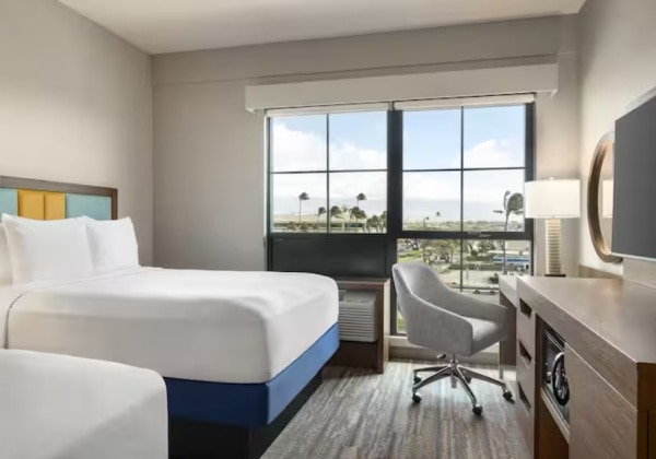 2 Qns Microwv/Fridge