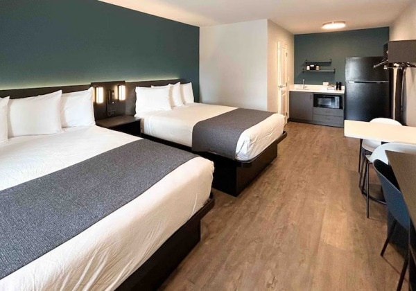 2 Queen Beds Kitchen