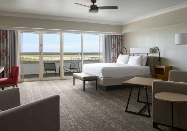 1 King Bed Deluxe With Runway View