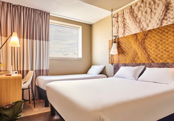 Standard Room With 1 Double & 1 Single