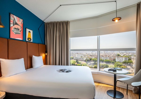 Standard N/S City Facing Room With 1 D