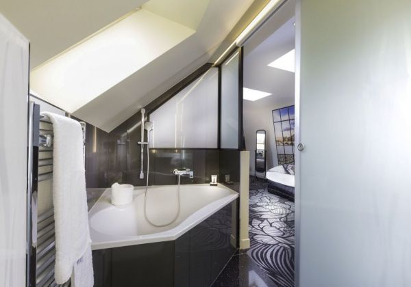 Suite Bathroom