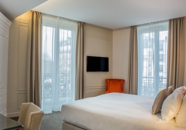 Comtesse Eiffel Tower