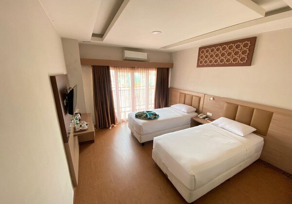 DELUXE ROOM