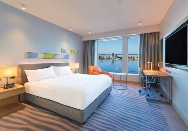 King Panoramic River View