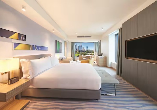 King Deluxe Panoramic RiverView