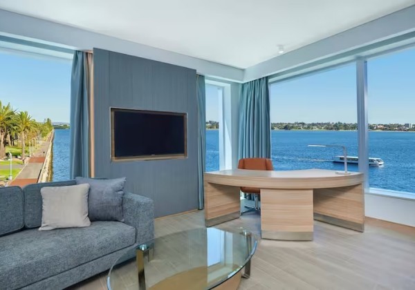 King Premier Panoramic River View