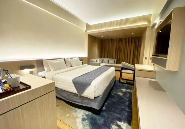 DELUXE ROOM