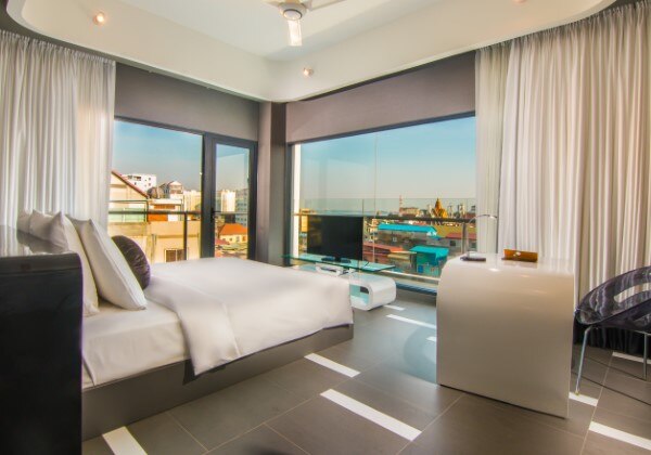 Suite King Bed With Balcony