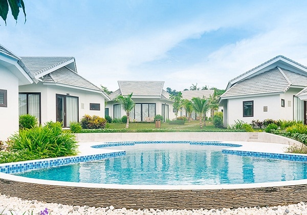 Luxury Villa Poolside