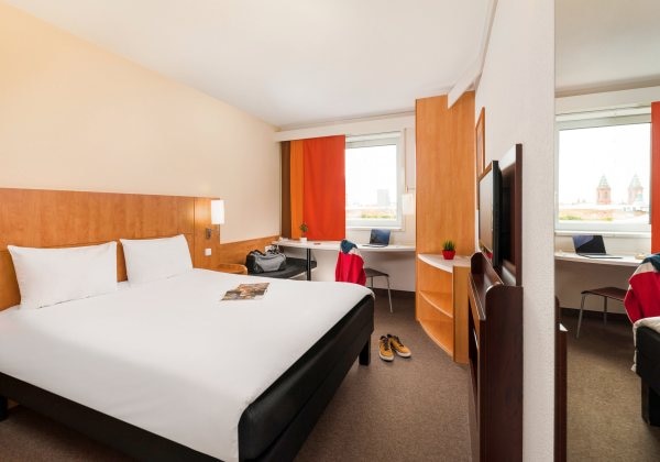 Room With 1 Double Bed Equipped