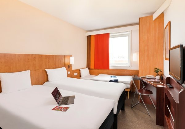 Standard Room With 3 Single Beds