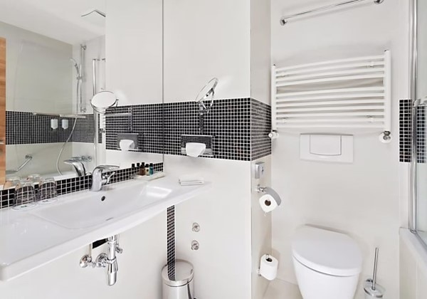 Guest Room Bathroom
