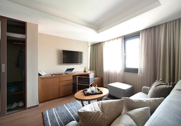 Corner Deluxe Double Room