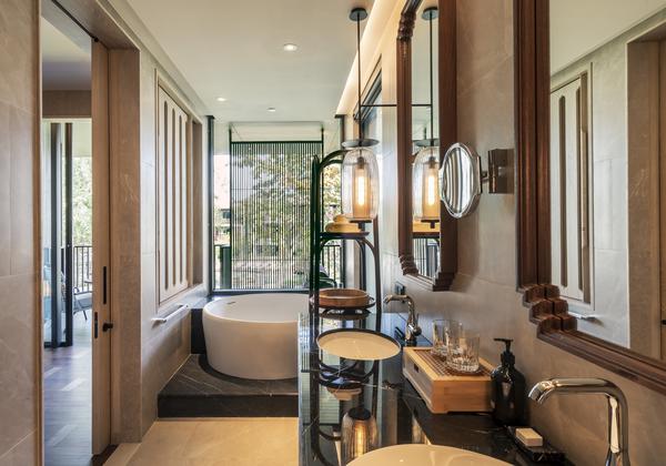 King Bed Pool View