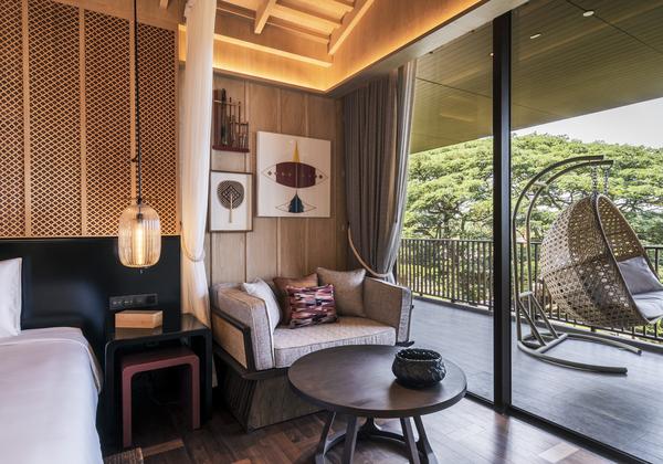 King Bed Roof Garden View