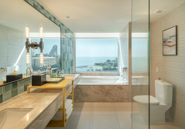 1 King Premium Pattaya Beachview Bay
