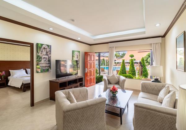 One-Bedroom Junior Suite Pool View