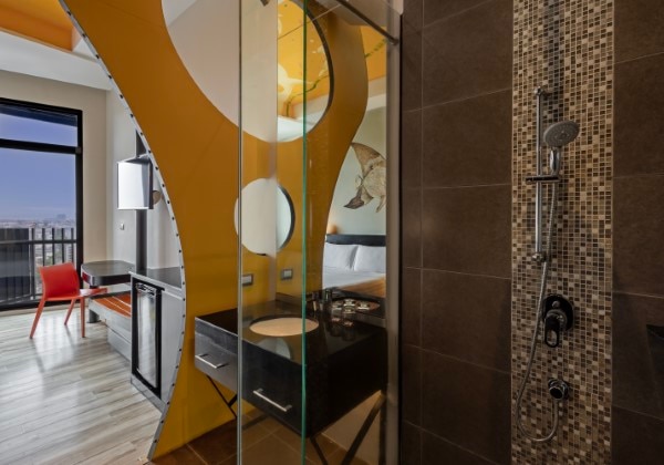 Deluxe Ocean View 1 King