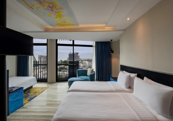 Deluxe Triple 3 Singles