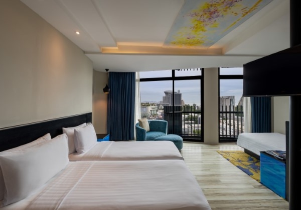 Deluxe Triple 3 Singles