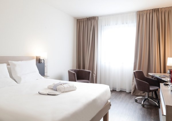 Executive Room With 1 King & Sofa Bed