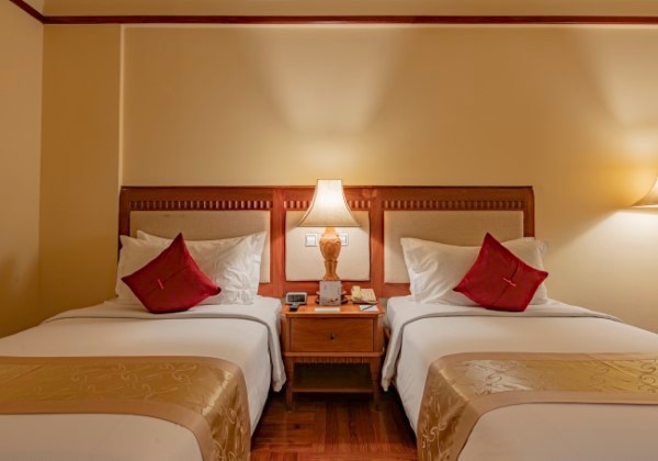 Deluxe Twin City View