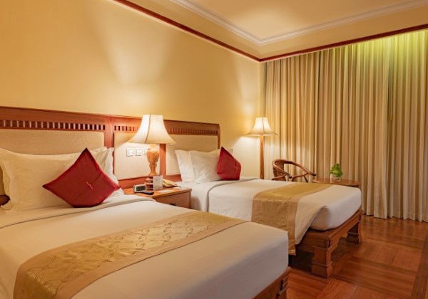 Deluxe Twin City View