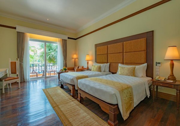 Deluxe Twin Pool View