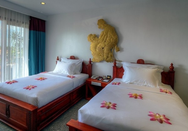 Premier Twin Pool View