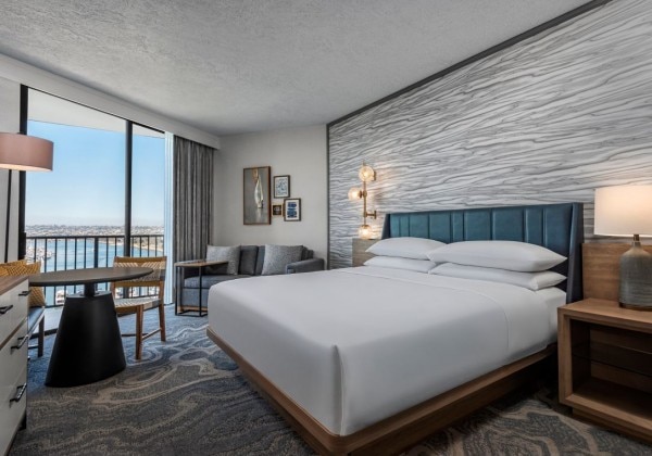 Deluxe Guest Room 1 King