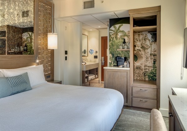 Premier Corner Queen Bed CitySide View