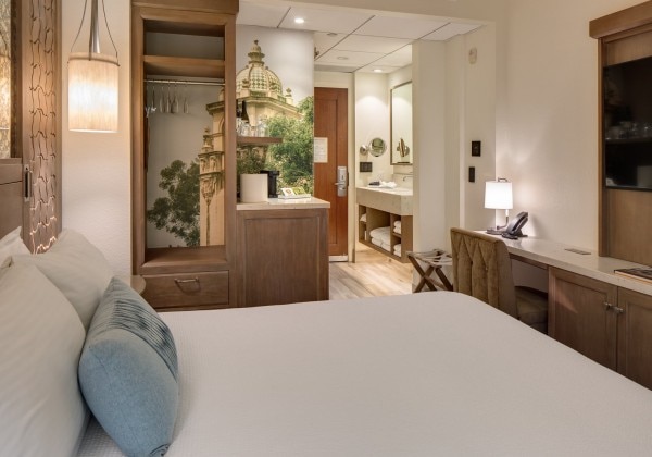 Premier Queen Bed CitySide View