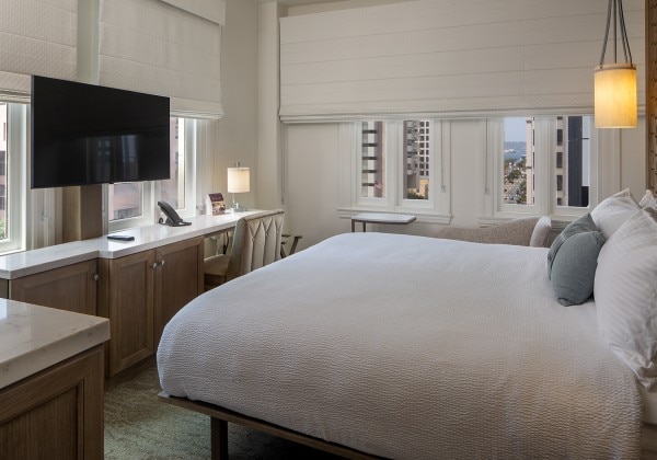 Premier Corner King Bed CitySide View