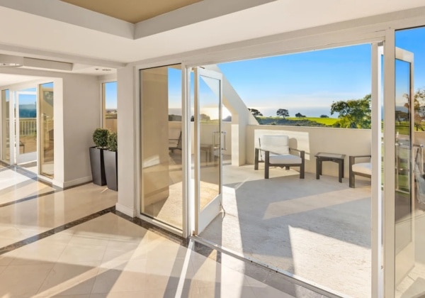 THE CHAMPION SUITE 1 KING 2